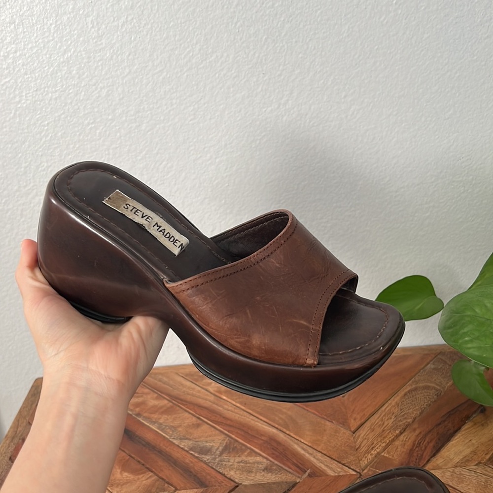 Vintage brown leather Steve Madden platform sandal